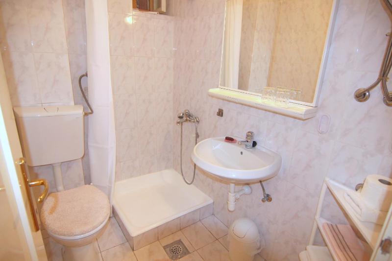 Room URSULA -Pag old town - image 10