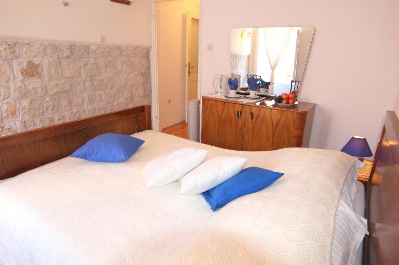Room URSULA -Pag old town - image 9