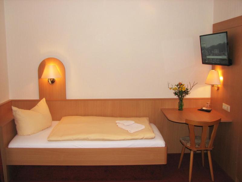 Single Room with Shower image 2