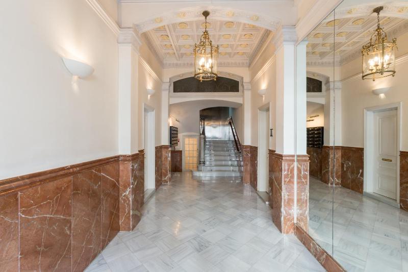 BCN Rambla Catalunya Apartments - image 6