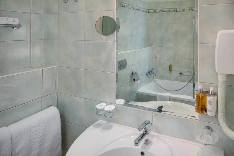 Adria Hotel Prague - image 8