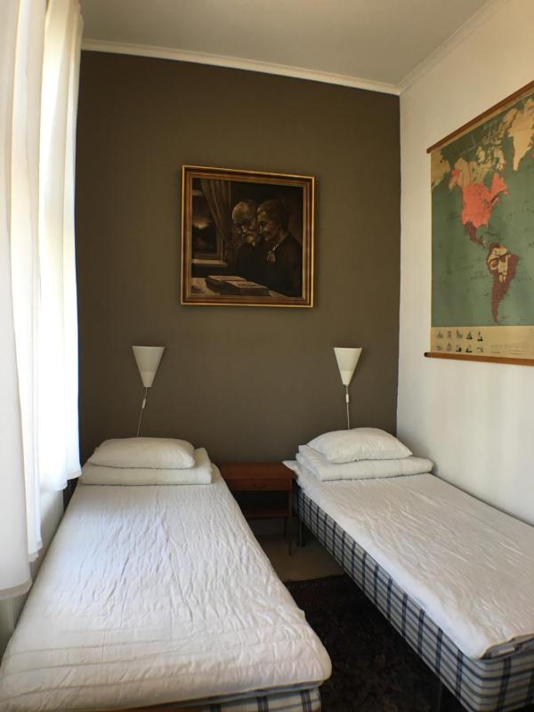 Quadruple Room with Shared Bathroom image 3