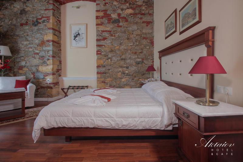 Triple Room with Sea View image 2