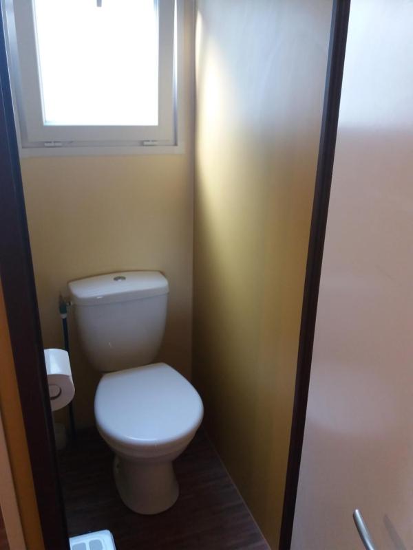 Three-Bedroom Mobile Home (6 Adults) image 4