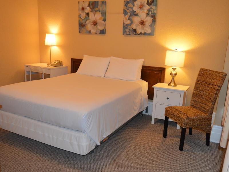 SF Plaza Hotel - image 6