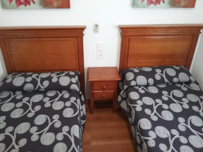 Deluxe Twin Room image 2