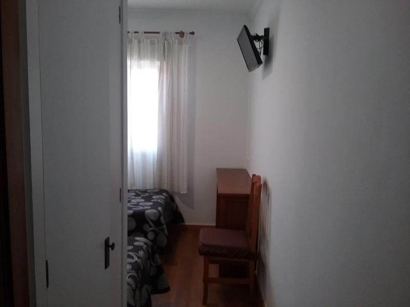 Deluxe Twin Room image 4