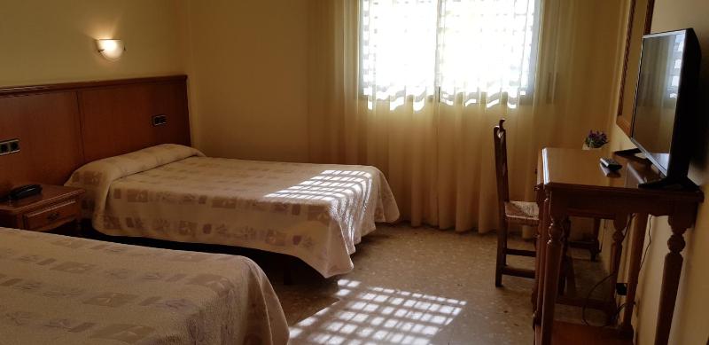 Twin Room image 2