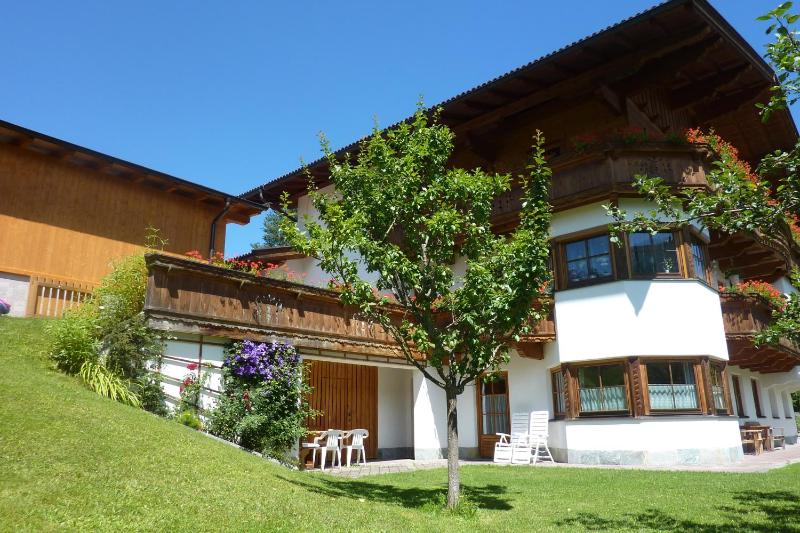Two-Bedroom Apartment with Garden image 2