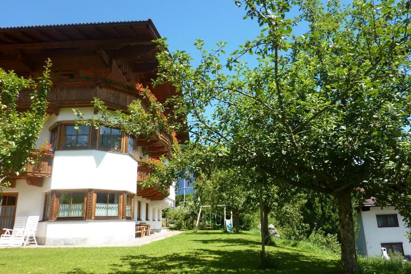 Two-Bedroom Apartment with Garden image 3
