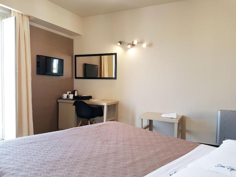 Superior Double Room with Sea View image 3