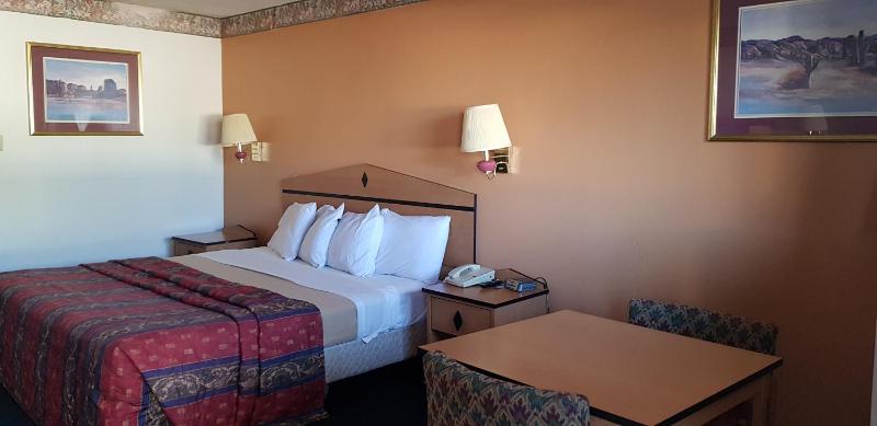 King Room - Non-Smoking image 4