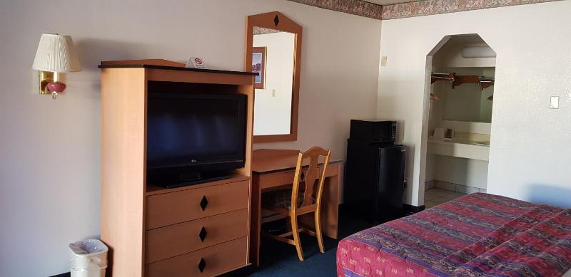 King Room - Non-Smoking image 3