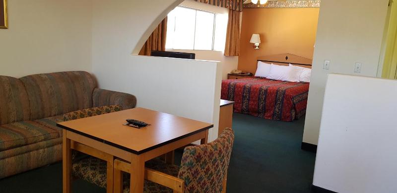 Business Queen Room - Non-Smoking image 4