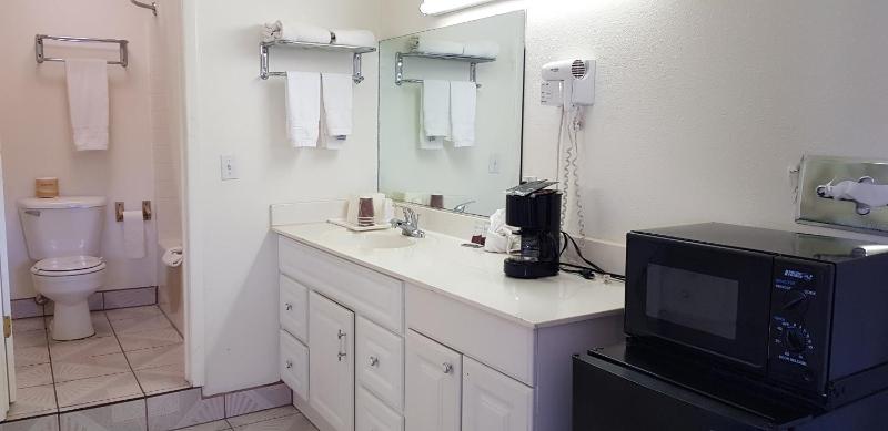 Business Queen Room - Non-Smoking image 3