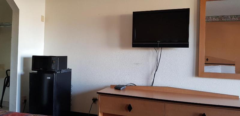 Queen Room with Two Queen Beds - Non-Smoking image 2