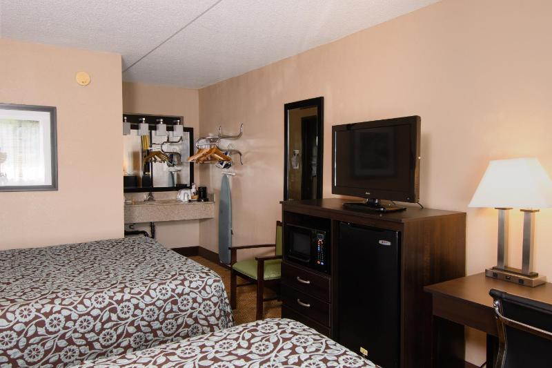 Queen Room with Two Queen Beds - Non-Smoking image 3
