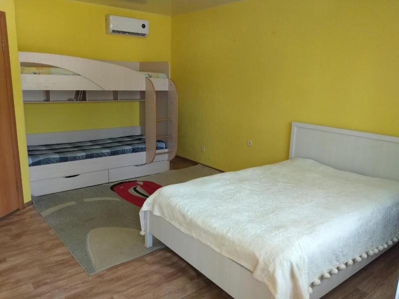 Standard Family Room image 1