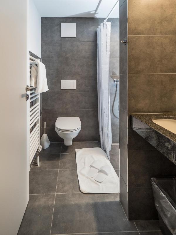 Single Room image 3