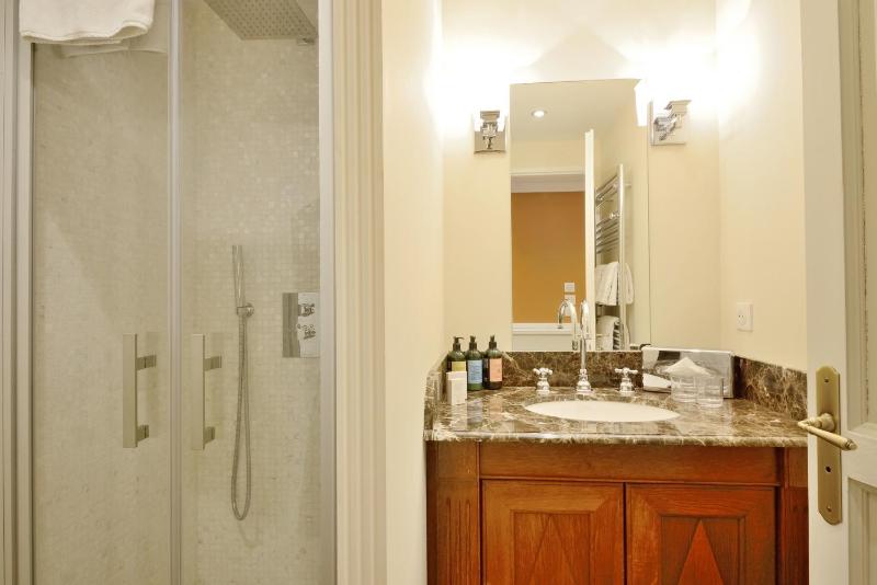 Superior Apartment image 2