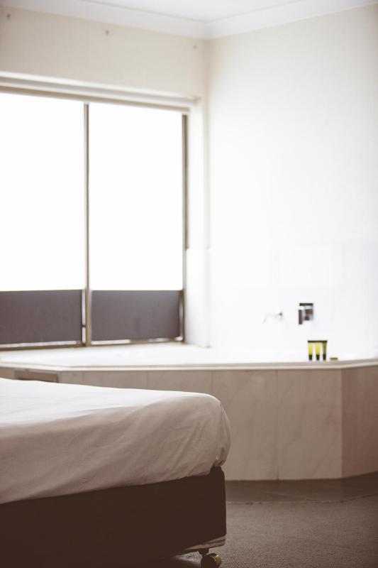 Deluxe Double Room with Spa Bath  image 3