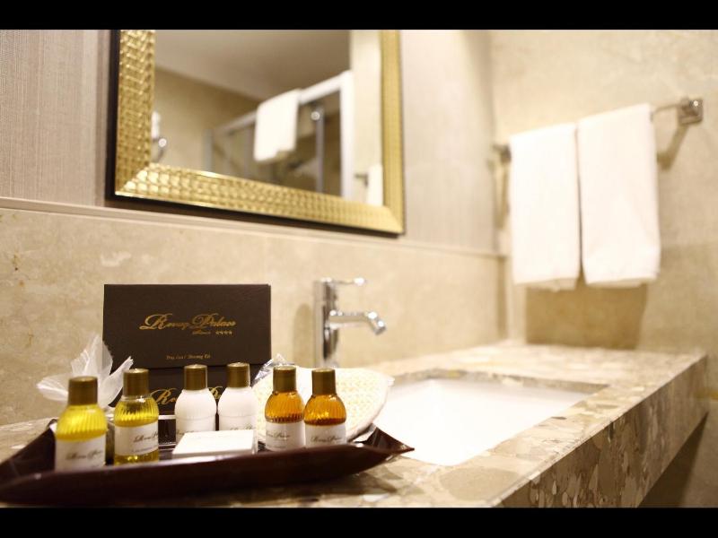 King Suite image 2