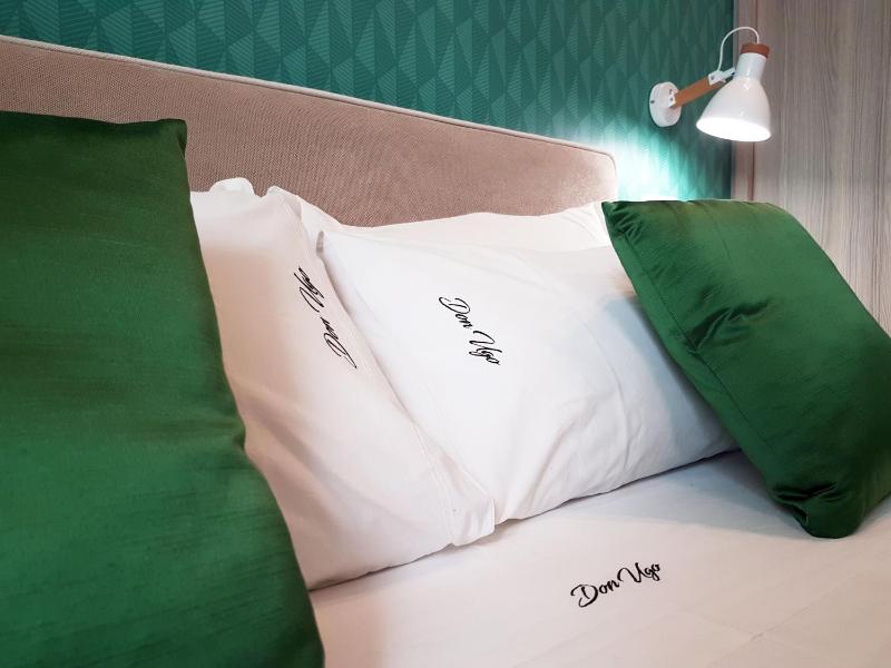 Deluxe Junior Suite with Balcony image 3