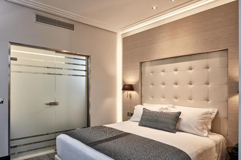 Junior Suite Courtyard View image 3