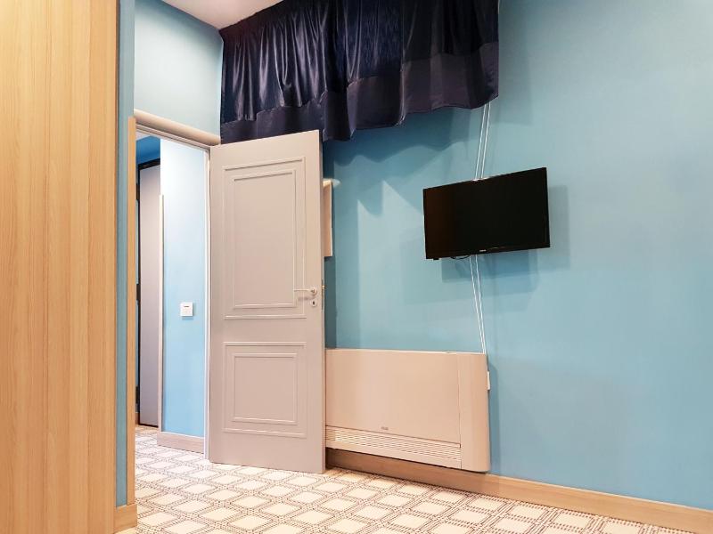 Junior Suite with Balcony image 3