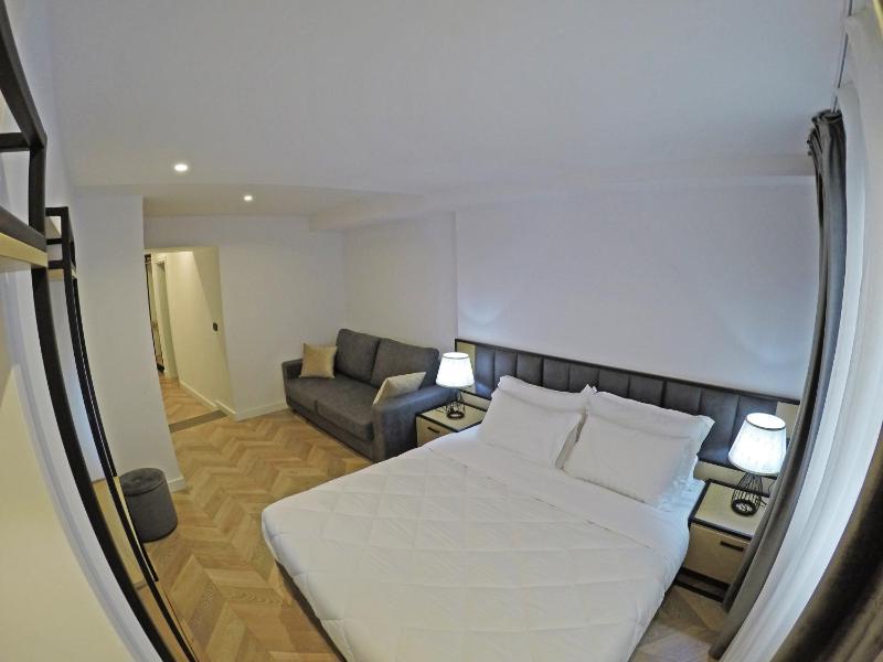 Comfort Triple Room image 2
