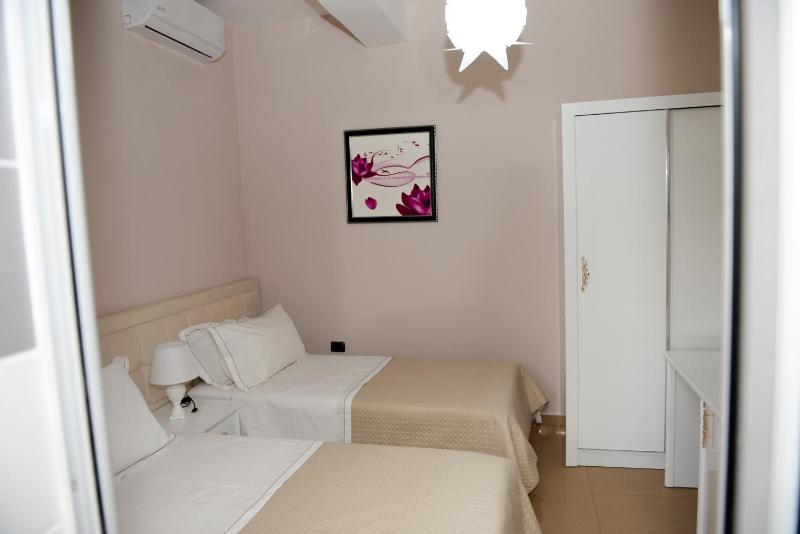 Deluxe Double or Twin Room image 3