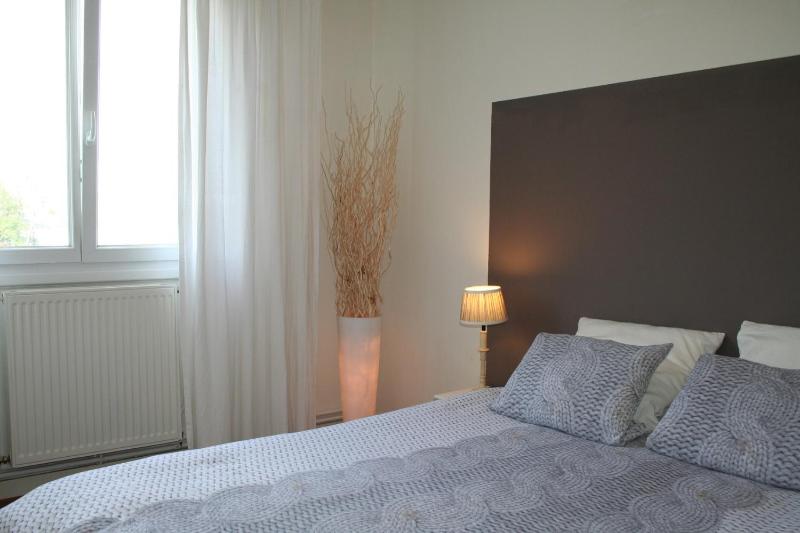 Double Room with Lake View image 3