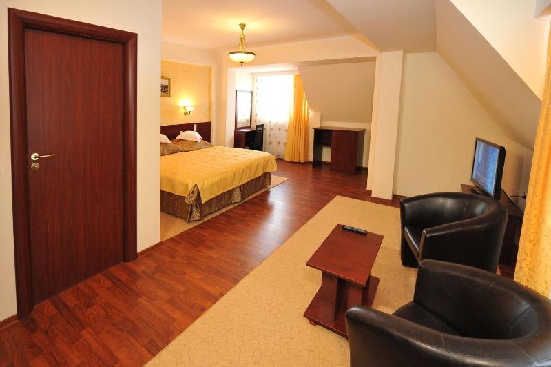 Standard Double Room image 4