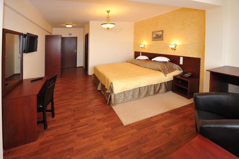 Standard Double Room image 3