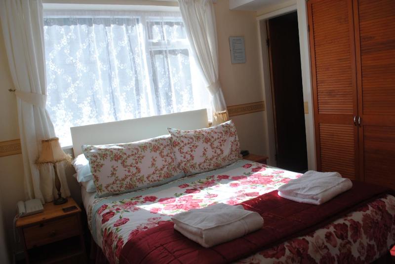 Small Double Room image 2