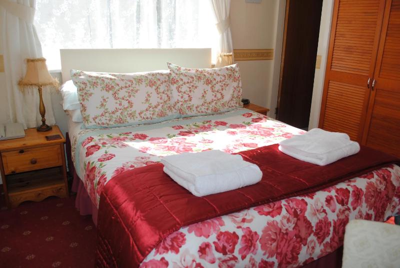Small Double Room image 3