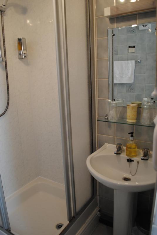 Small Double Room image 4