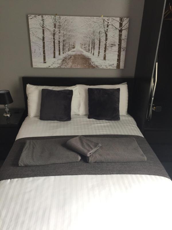 Deluxe Double Room image 2