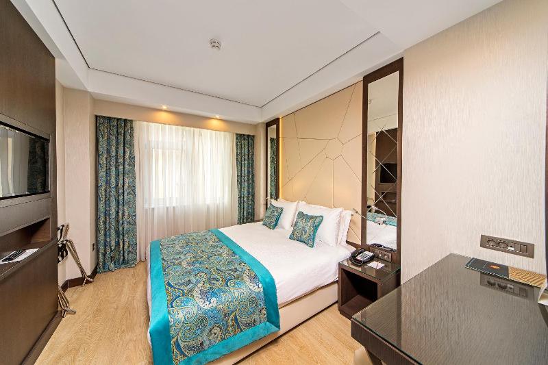 Standard Double Room image 4