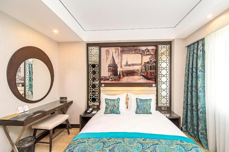 Standard Double Room image 4
