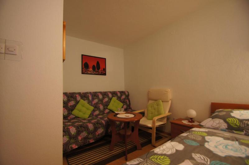 Triple Room with Balcony and Shared Bathroom image 4