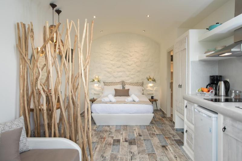 Deluxe Triple Room image 3