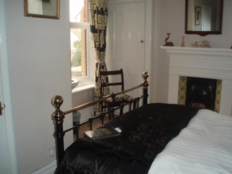 Double Room with Side Sea View image 4