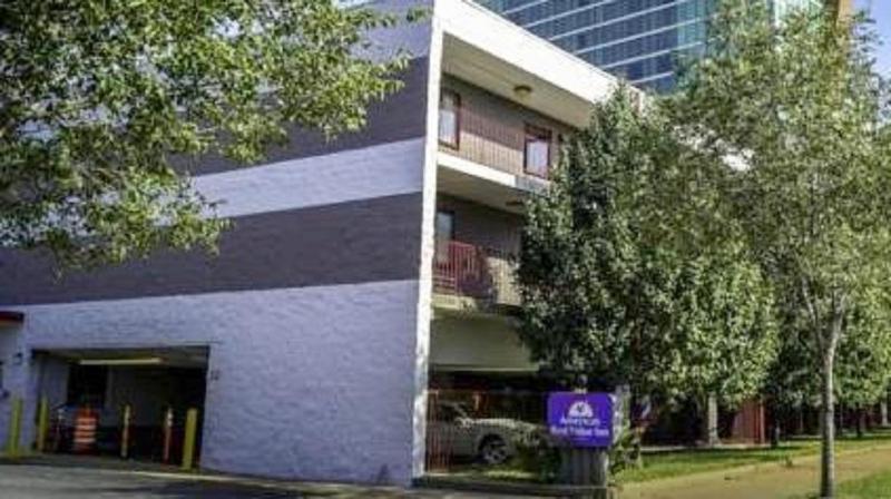 Americas Best Value Inn St. Louis Downtown - image 1