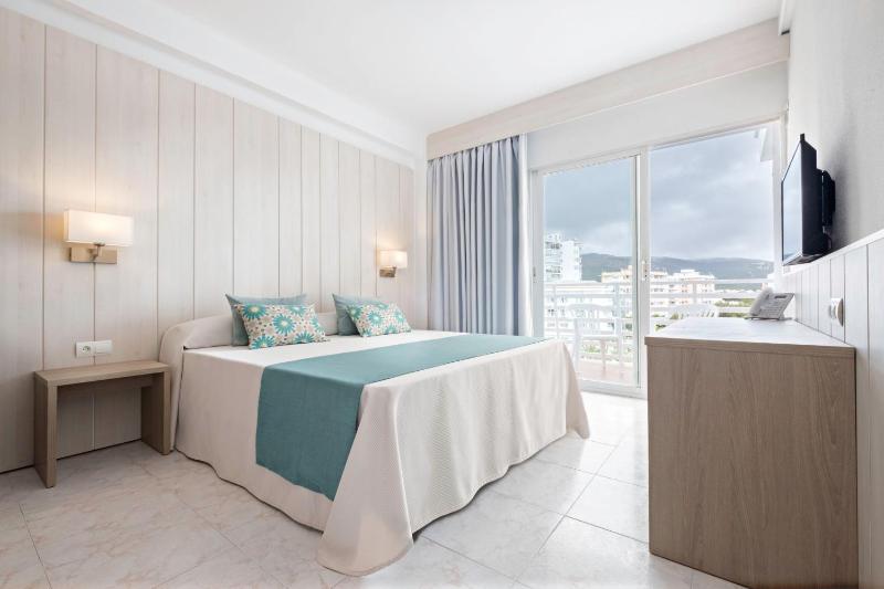 Double Room with Extra Bed image 2