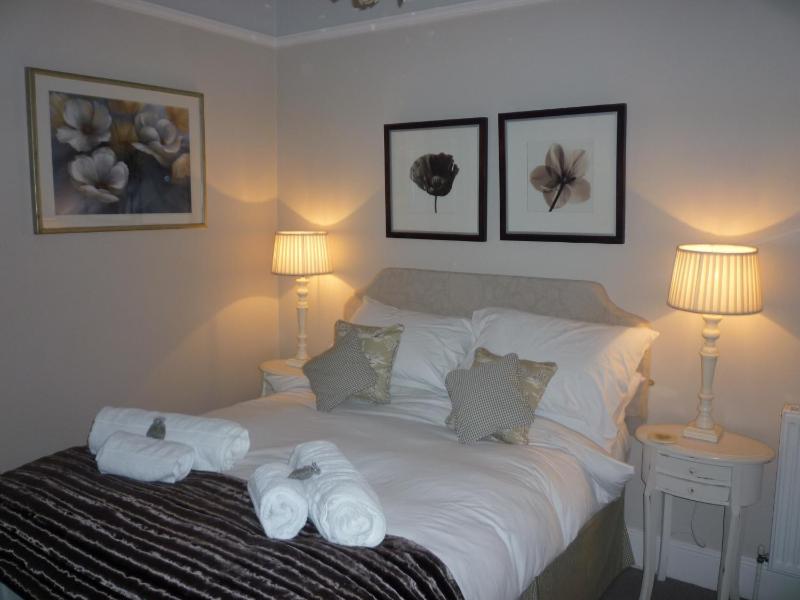 Standard Double Room image 4