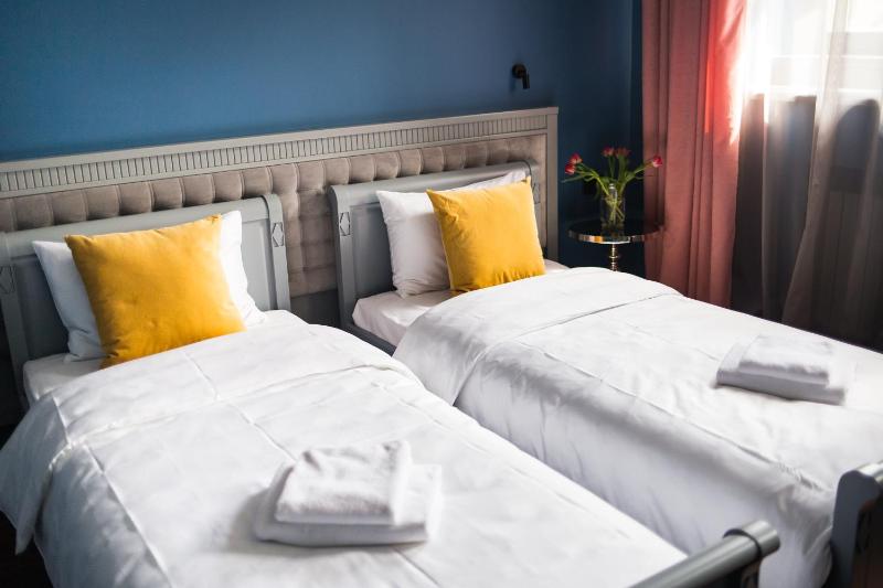 Twin Room image 4