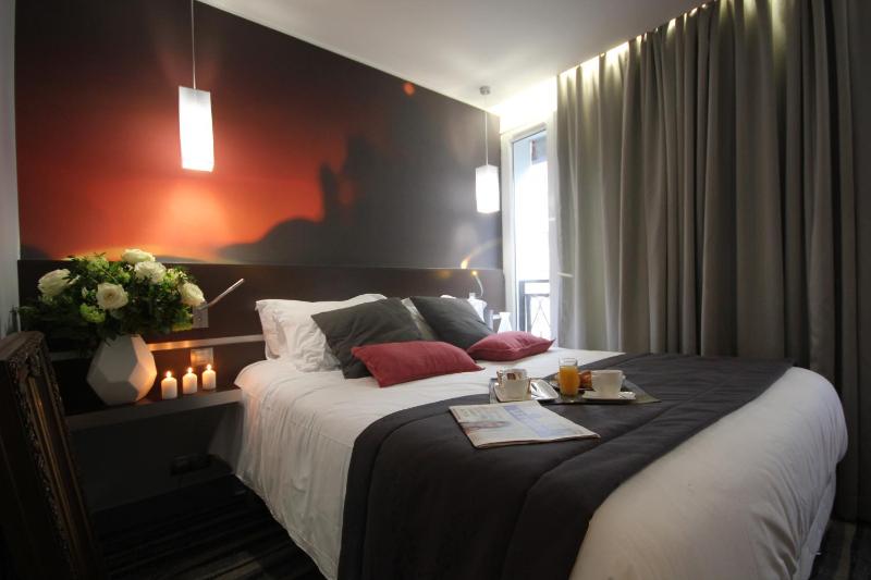 2 Adjoining Double Rooms. image 2