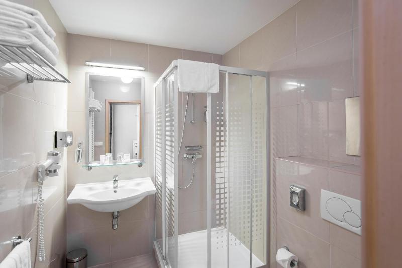 Superior Double Room - Attic image 4