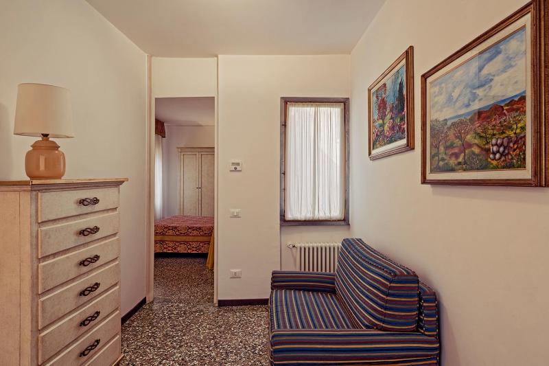 One-Bedroom Apartment image 4